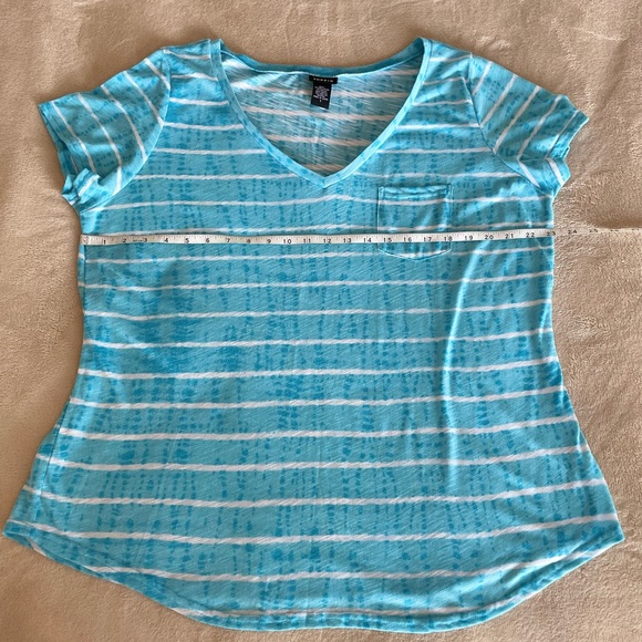 Torrid Soft Striped Toe Dye V-Neck T-Shirt - Size 1X - Picture 8 of 11